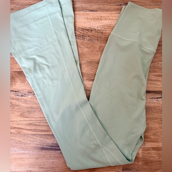 LULULEMON ALIGN HIGH RISE MINI FLARE PANT SIZE 4 - Picture 1 of 9